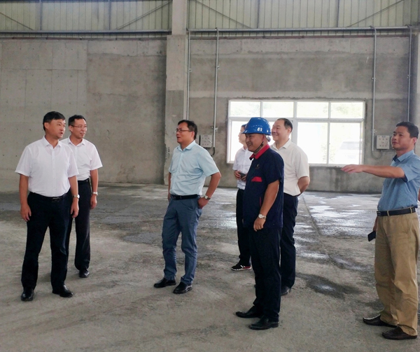 集團(tuán)公司黨委委員、股份公司黨委書記、總經(jīng)理蔣培進(jìn)到矸石項(xiàng)目部...