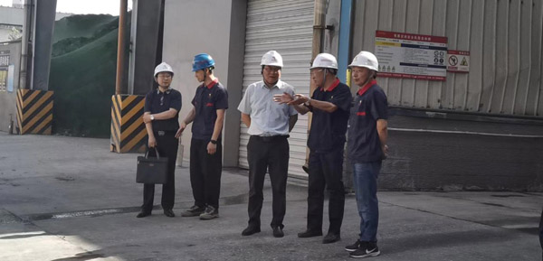 集團(tuán)公司黨委委員、股份公司黨委書記、總經(jīng)理蔣培進(jìn)到建材公司調(diào)研