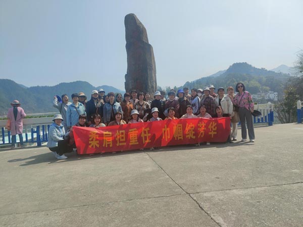 公司機(jī)關(guān)黨支部、工程服務(wù)支部聯(lián)合舉辦“三八”節(jié)主題活動